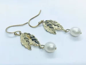 Leaf gold earrings