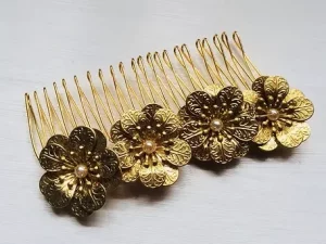 Golden flower comb