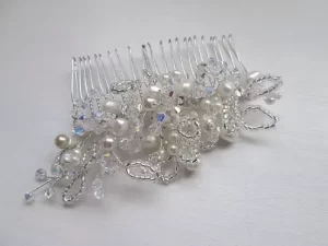 Crystal flowers comb
